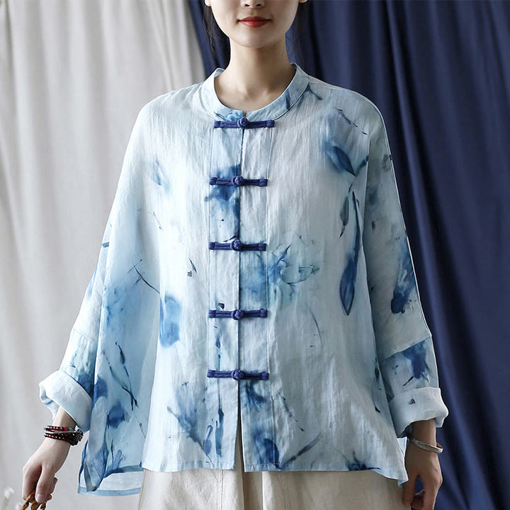 Camisa de lino con ramio y manga larga con diseño de flores azules teñidas con efecto tie-dye y Buddha Stones