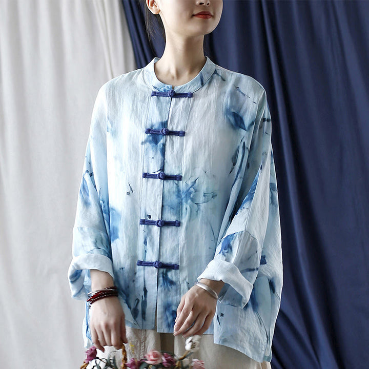 Camisa de lino con ramio y manga larga con diseño de flores azules teñidas con efecto tie-dye y Buddha Stones