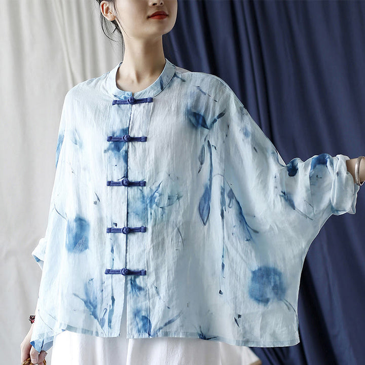 Camisa de lino con ramio y manga larga con diseño de flores azules teñidas con efecto tie-dye y Buddha Stones