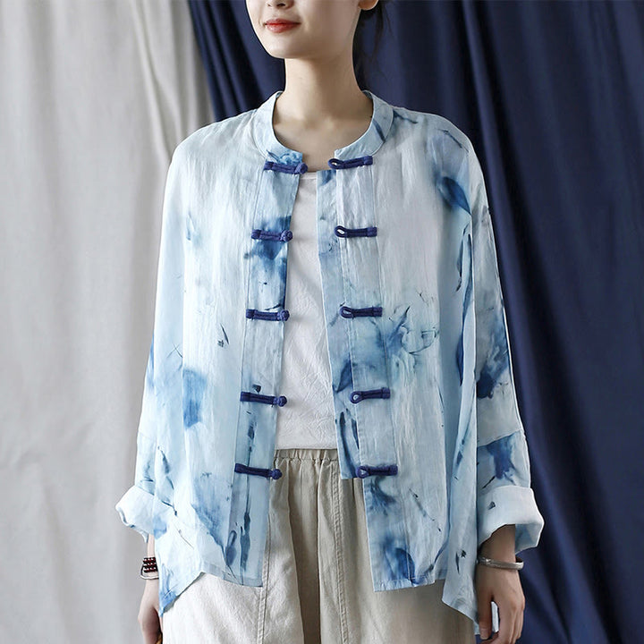Camisa de lino con ramio y manga larga con diseño de flores azules teñidas con efecto tie-dye y Buddha Stones