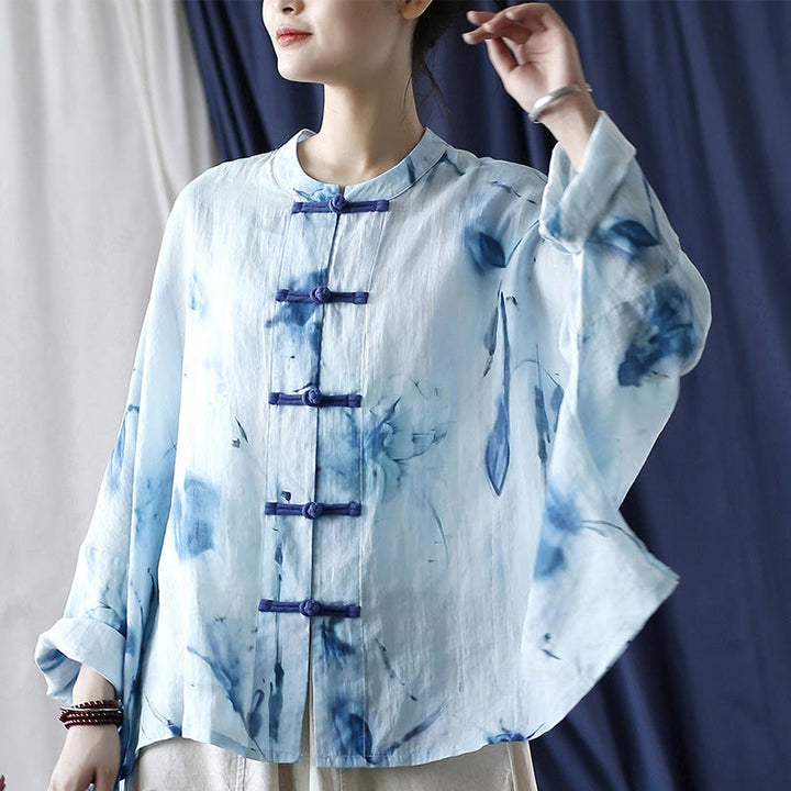 Camisa de lino con ramio y manga larga con diseño de flores azules teñidas con efecto tie-dye y Buddha Stones