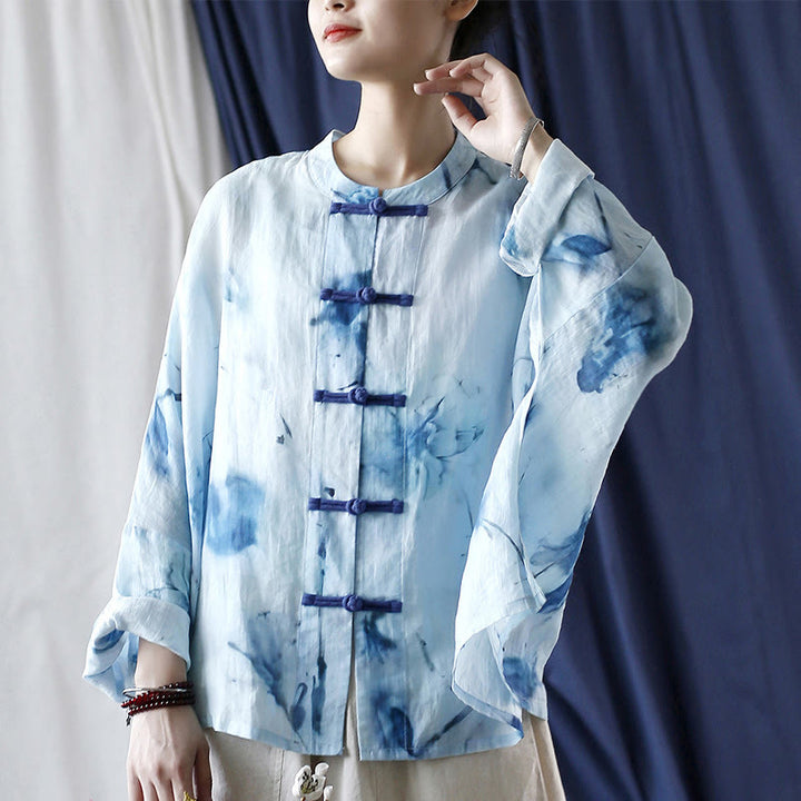 Camisa de lino con ramio y manga larga con diseño de flores azules teñidas con efecto tie-dye y Buddha Stones