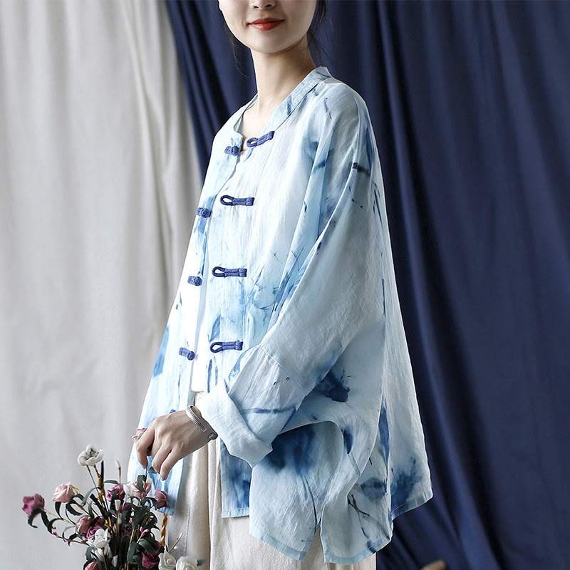Camisa de lino con ramio y manga larga con diseño de flores azules teñidas con efecto tie-dye y Buddha Stones