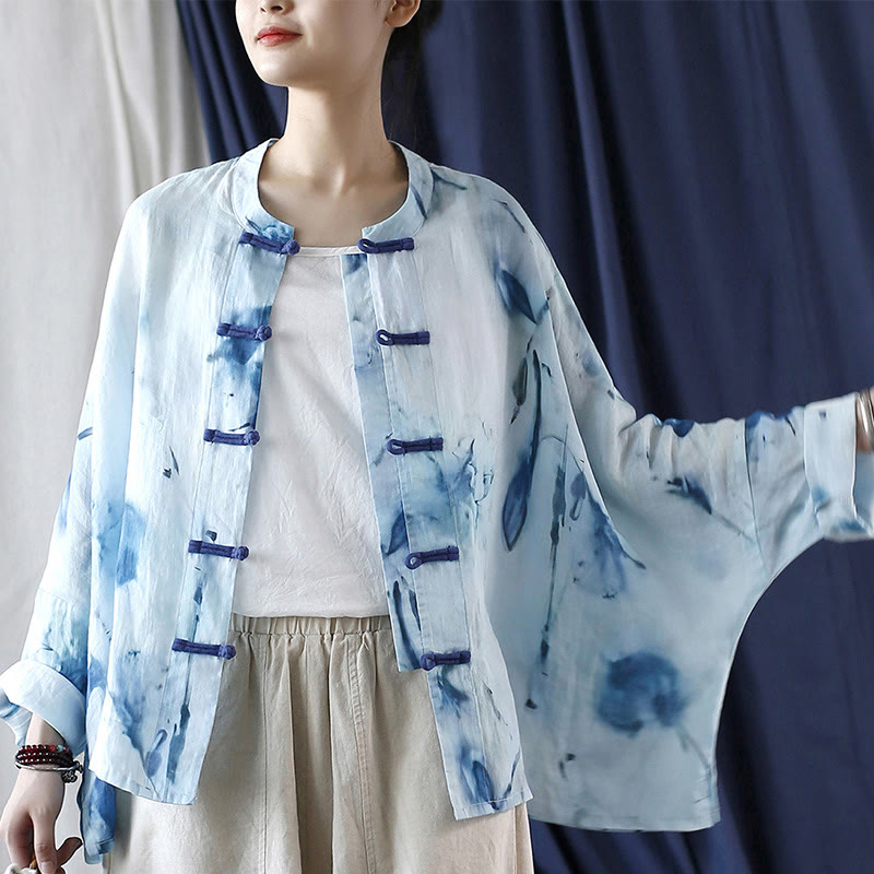 Camisa de lino con ramio y manga larga con diseño de flores azules teñidas con efecto tie-dye y Buddha Stones