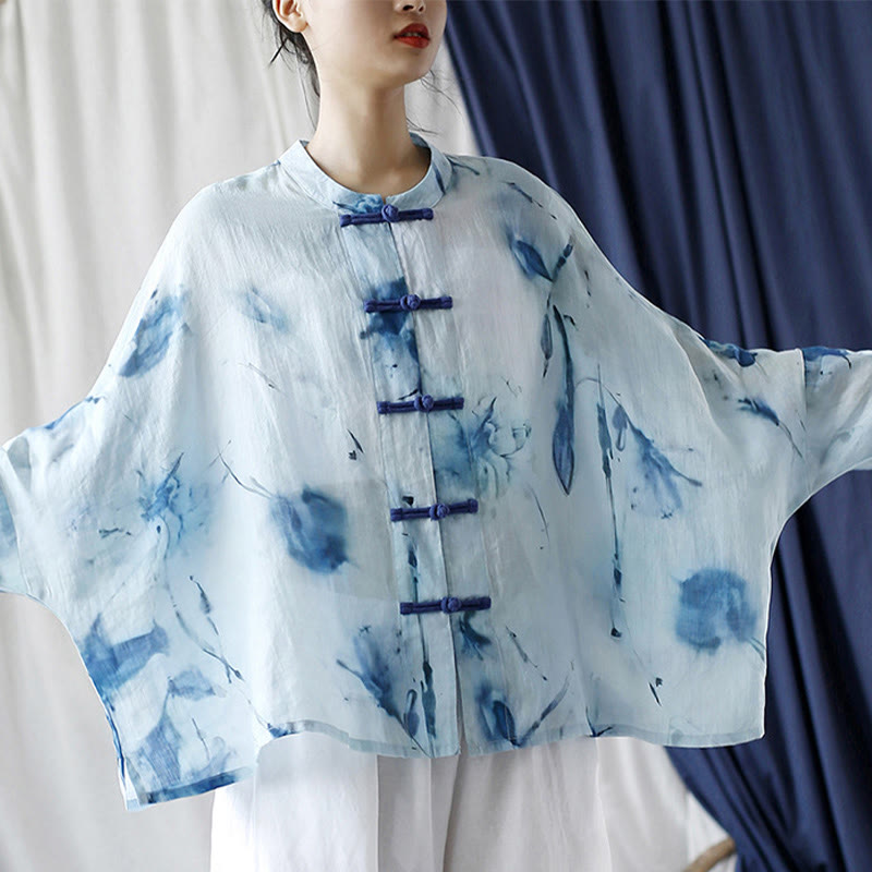 Camisa de lino con ramio y manga larga con diseño de flores azules teñidas con efecto tie-dye y Buddha Stones