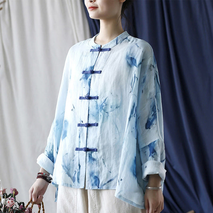 Camisa de lino con ramio y manga larga con diseño de flores azules teñidas con efecto tie-dye y Buddha Stones