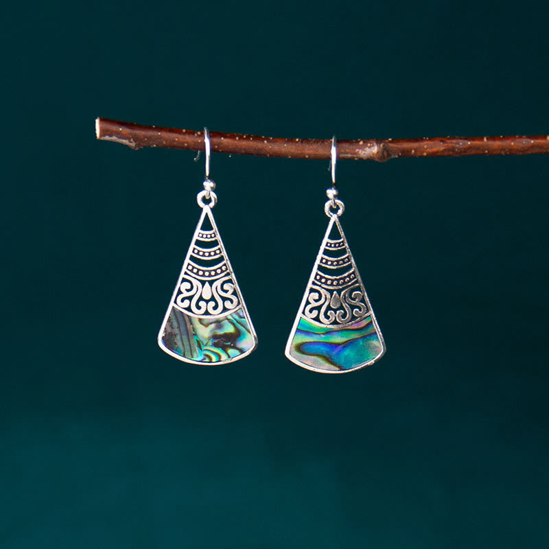 Buddha Stones Pendientes colgantes de bendición con diseño hueco de piedra Tridacna de cobre - Pendientes de piedra Tridacna con diseño hueco (postes de cobre) - image 0