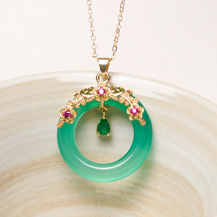 Buddha Stones Colgante de collar con diseño de hebilla de paz y fuerza de calcedonia verde - Calcedonia verde - image 0