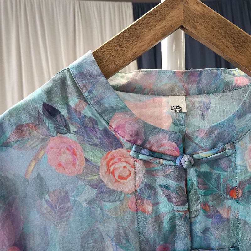 Buddha Stones Flores rosadas Estampado de hojas verdes Diseño de botón de rana Camisa de chaqueta de lino de ramio de manga larga