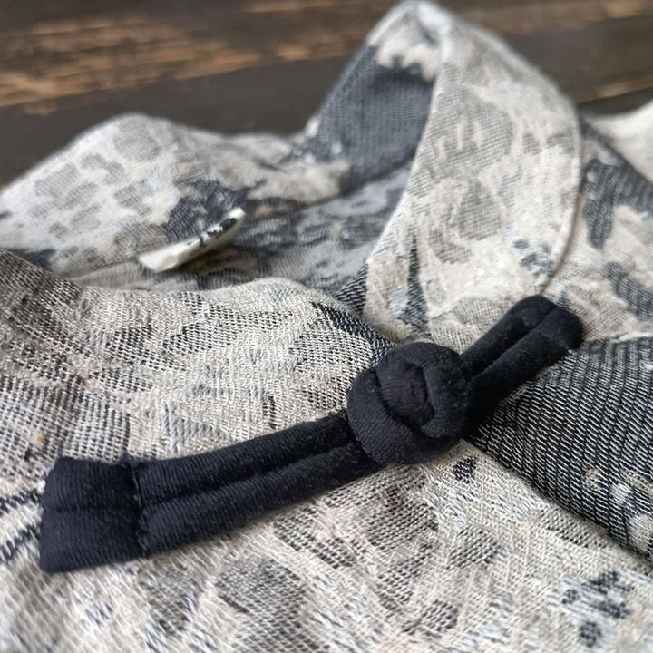 Buddha Stones Camisa de chaqueta de lino de algodón de manga larga con estampado de botones de rana en negro, gris y beige con bolsillos