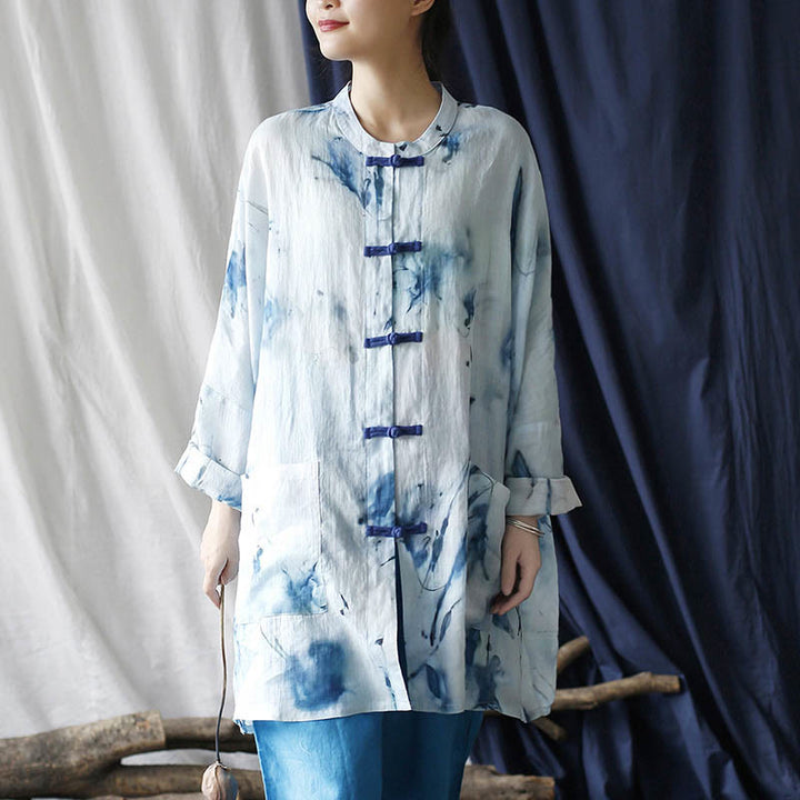 Camisa de chaqueta de lino de ramio de manga larga con diseño de botones de rana con estampado de tinta blanca y azul de Buddha Stones con bolsillos