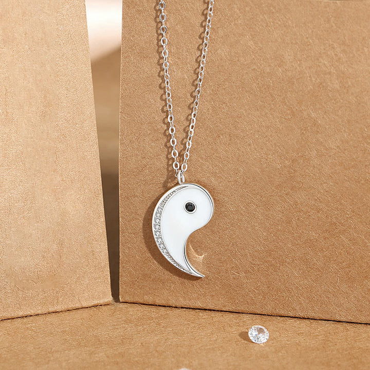 Collar con colgante de plata de ley 925 con símbolo de Yin Yang Harmnoy de Buddha Stones