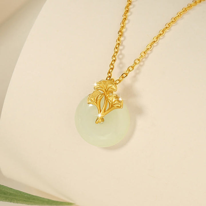 Collar con colgante de plata de ley 925 con Buddha Stones , jade hetiano y hojas de ginkgo