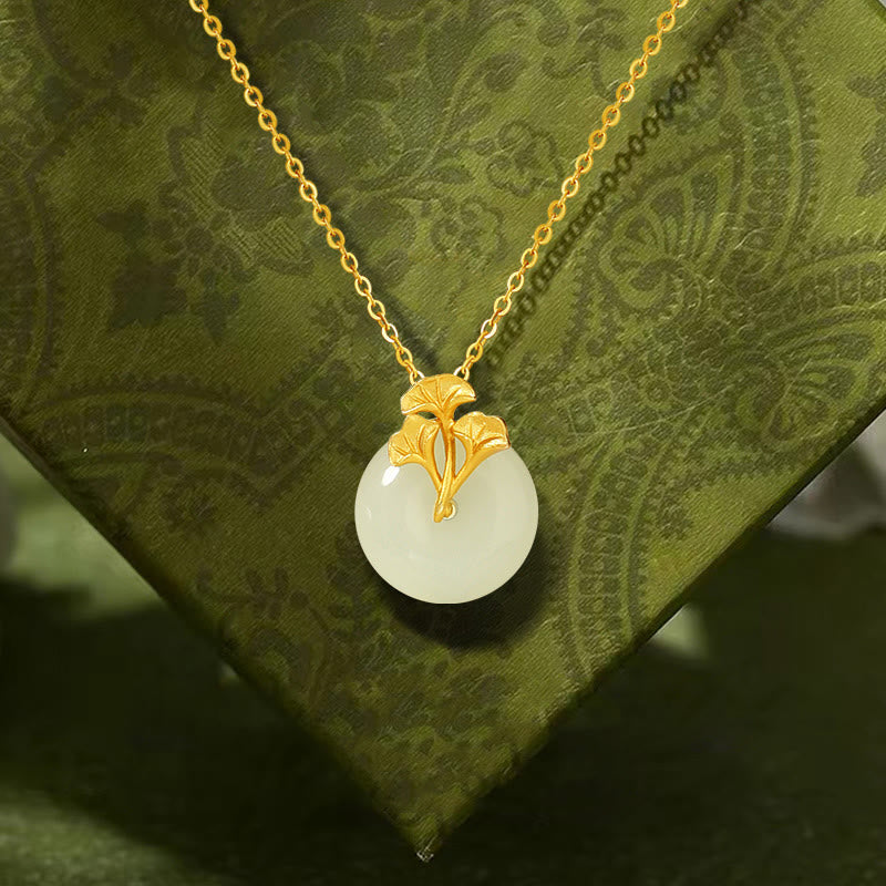 Collar con colgante de plata de ley 925 con Buddha Stones , jade hetiano y hojas de ginkgo