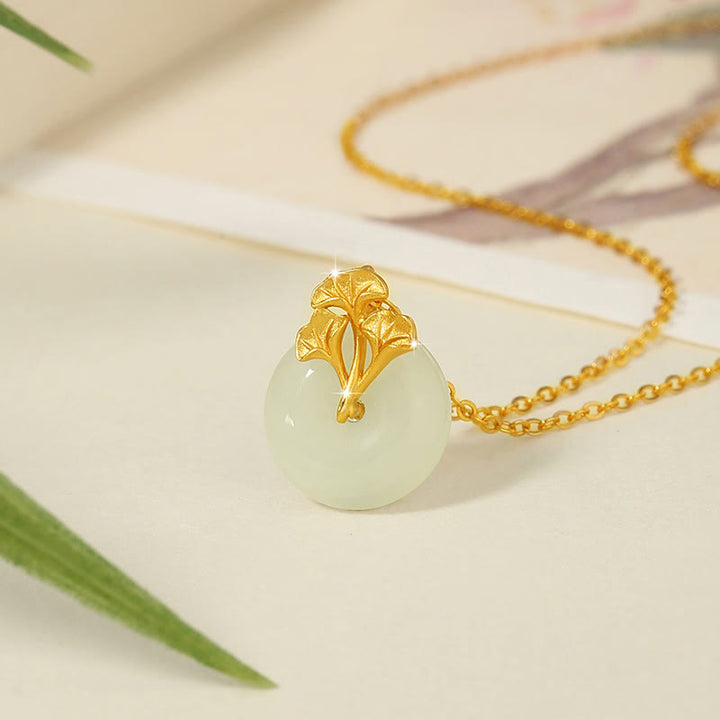 Collar con colgante de plata de ley 925 con Buddha Stones , jade hetiano y hojas de ginkgo