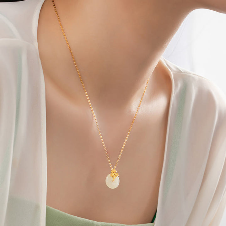 Collar con colgante de plata de ley 925 con Buddha Stones , jade hetiano y hojas de ginkgo