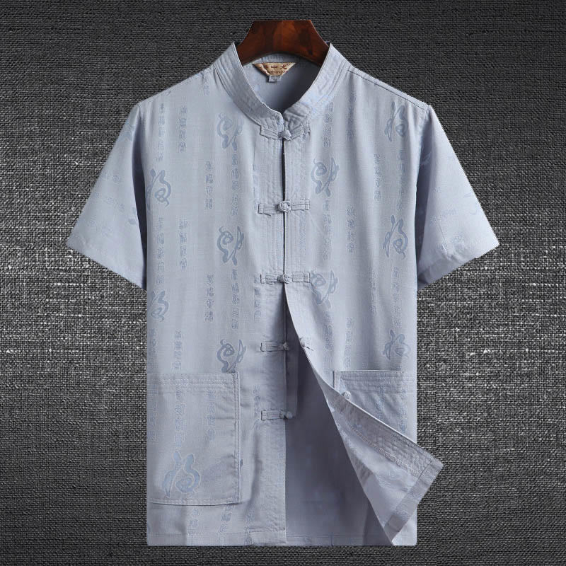 Buddha Stones botón de rana Fu personaje dragón hoja de bambú traje chino camisa de manga corta de lino con bolsillos - Azul claro - Personaje Fu - US/UK/AU46，EU56 (4XL)  - image 2