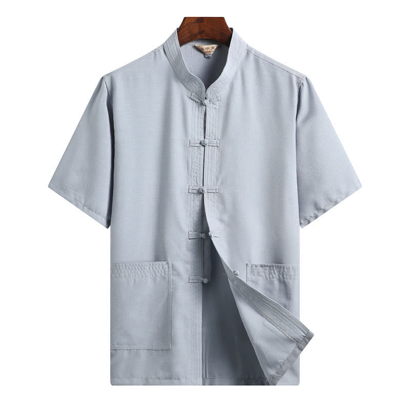 Buddha Stones botón de rana Fu personaje dragón hoja de bambú traje chino camisa de manga corta de lino con bolsillos - Azul claro - Color sólido - US/UK/AU46，EU56 (4XL)  - image 15