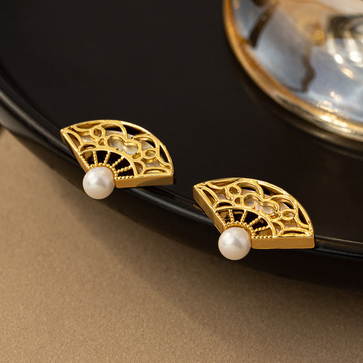 Pendientes colgantes de sabiduría de cobre con perla y patrón de abanico de plata de ley 925 Buddha Stones