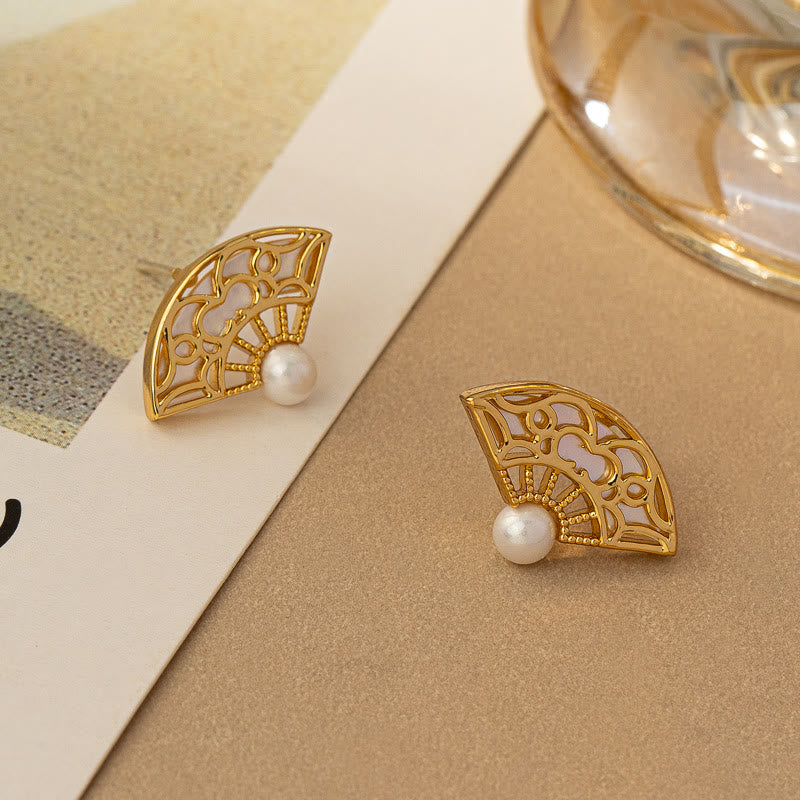 Pendientes colgantes de sabiduría de cobre con perla y patrón de abanico de plata de ley 925 Buddha Stones
