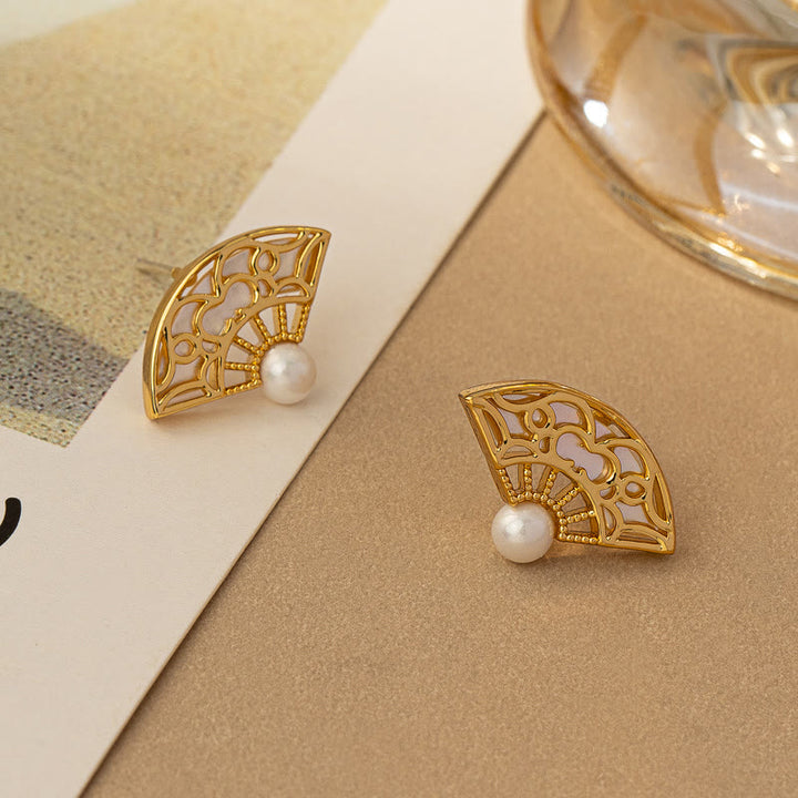 Pendientes colgantes de sabiduría de cobre con perla y patrón de abanico de plata de ley 925 Buddha Stones