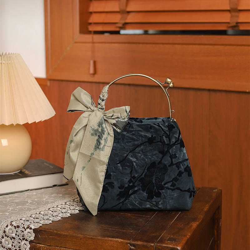 Bolso bandolera de terciopelo con piedras de Buda y cadena de metal