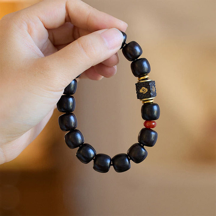Buddha Stones Pulsera de Madera de Ébano con Nubes Auspiciosas Grabadas para la Calma