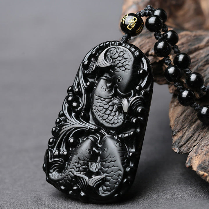Collar colgante de cuentas grabadas de fuerza con pez koi de obsidiana negra de Buddha Stones - image 3