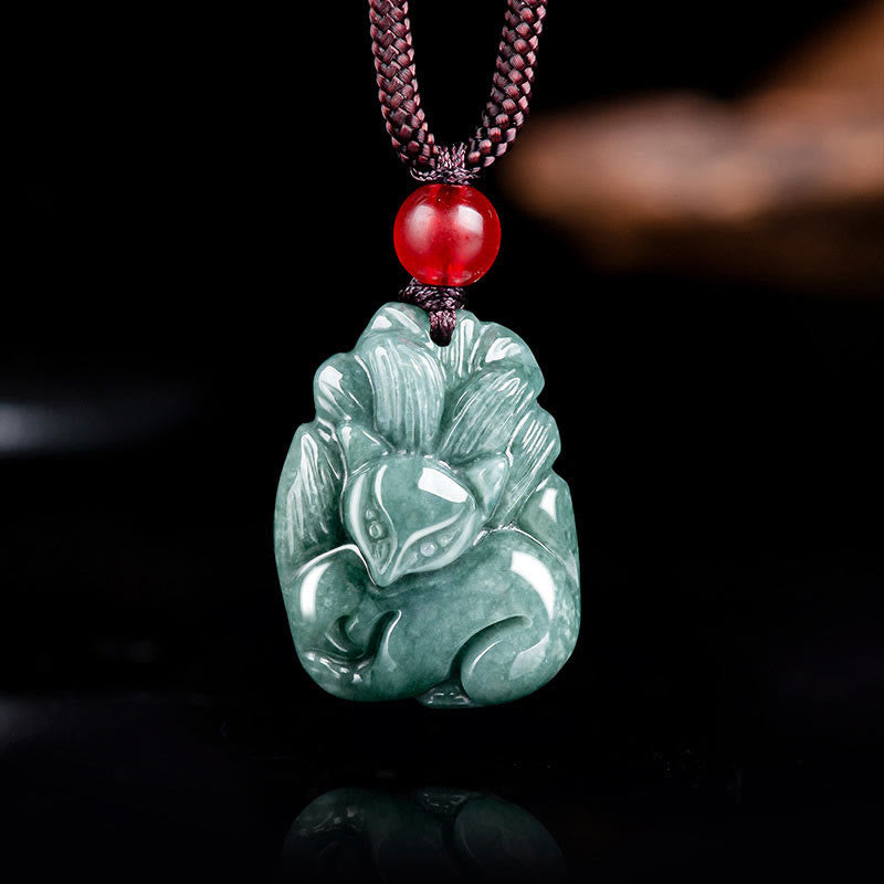 Colgante de Collar de Prosperidad con Nueve Colas de Zorro Grabado en Jade Verde Natural de Buddha Stones