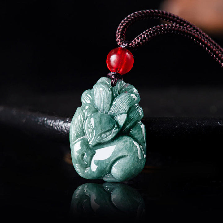 Colgante de Collar de Prosperidad con Nueve Colas de Zorro Grabado en Jade Verde Natural de Buddha Stones