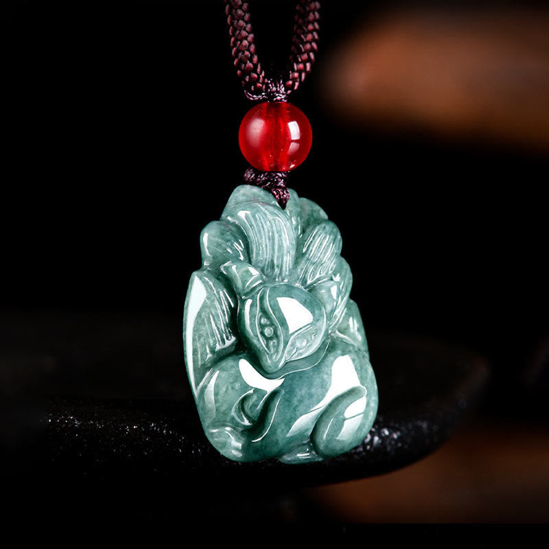 Colgante de Collar de Prosperidad con Nueve Colas de Zorro Grabado en Jade Verde Natural de Buddha Stones
