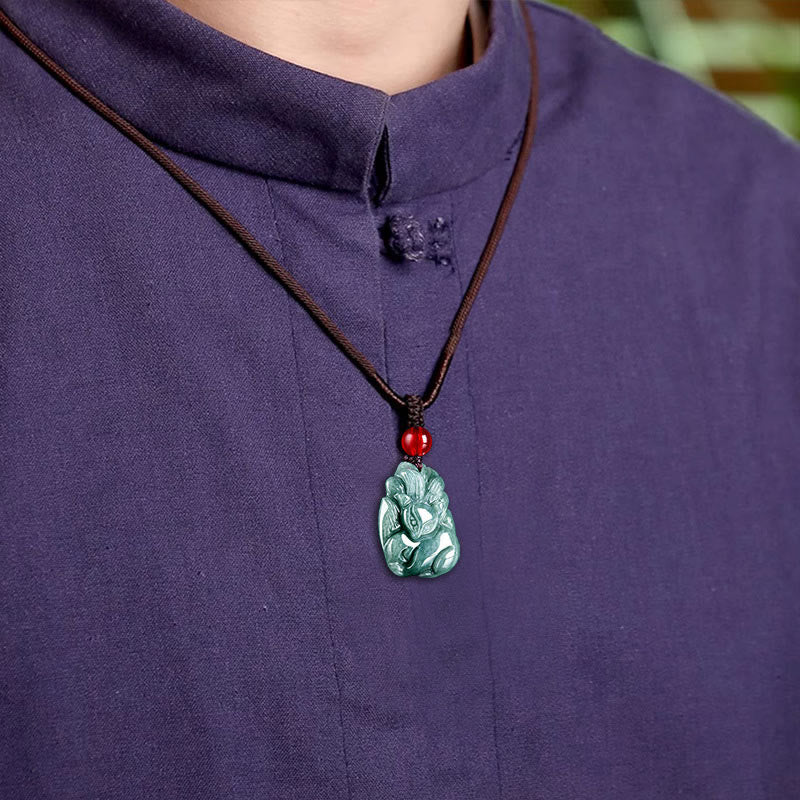 Colgante de Collar de Prosperidad con Nueve Colas de Zorro Grabado en Jade Verde Natural de Buddha Stones