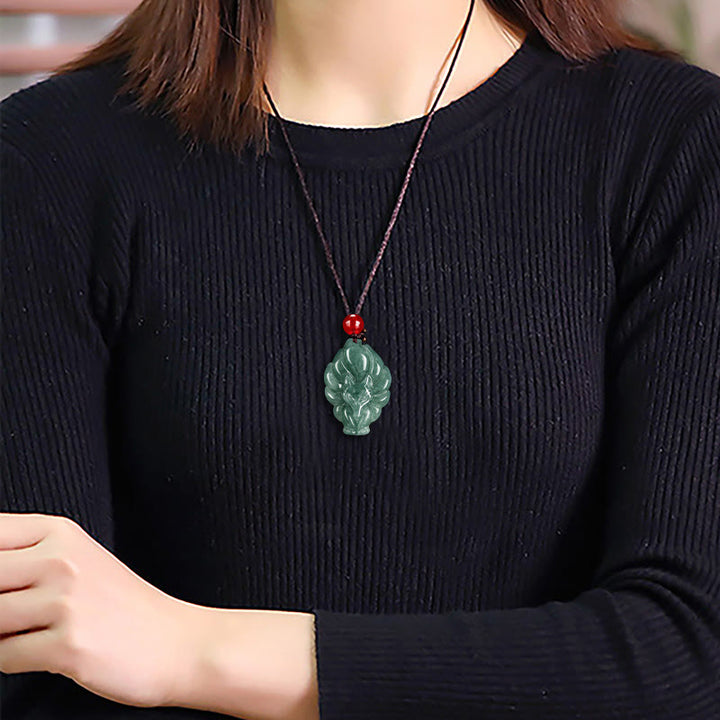 Buddha Stones Colgante de Collar de Jade Verde Natural con Zorro de Nueve Colas de la Suerte