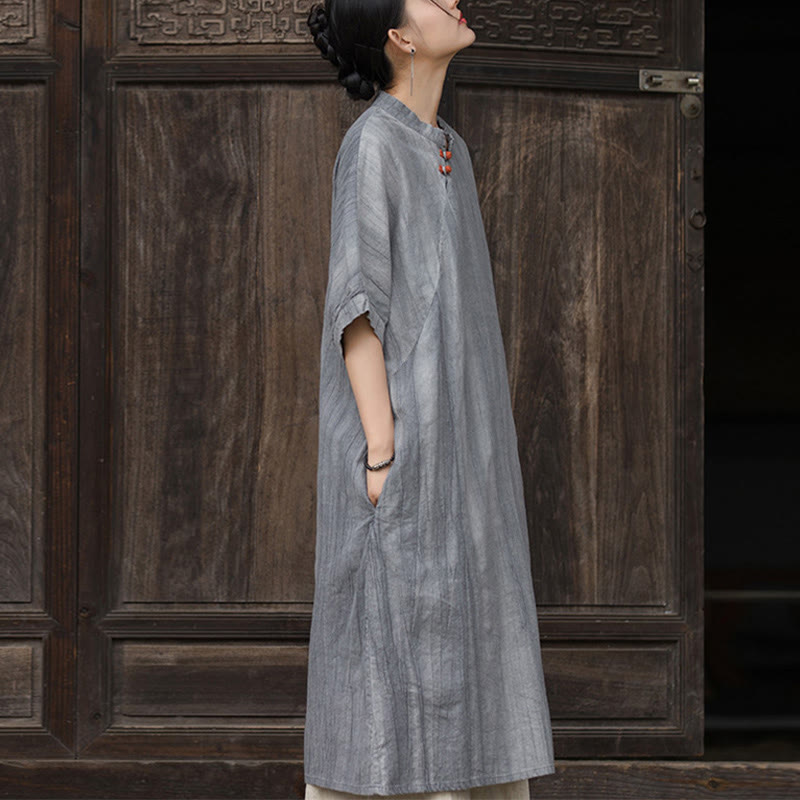 Vestido de mujer de manga corta, por debajo de la rodilla, con bolsillos, de lino ramio teñido con la técnica tie-dye, con estampado de Buddha Stones. - image 15