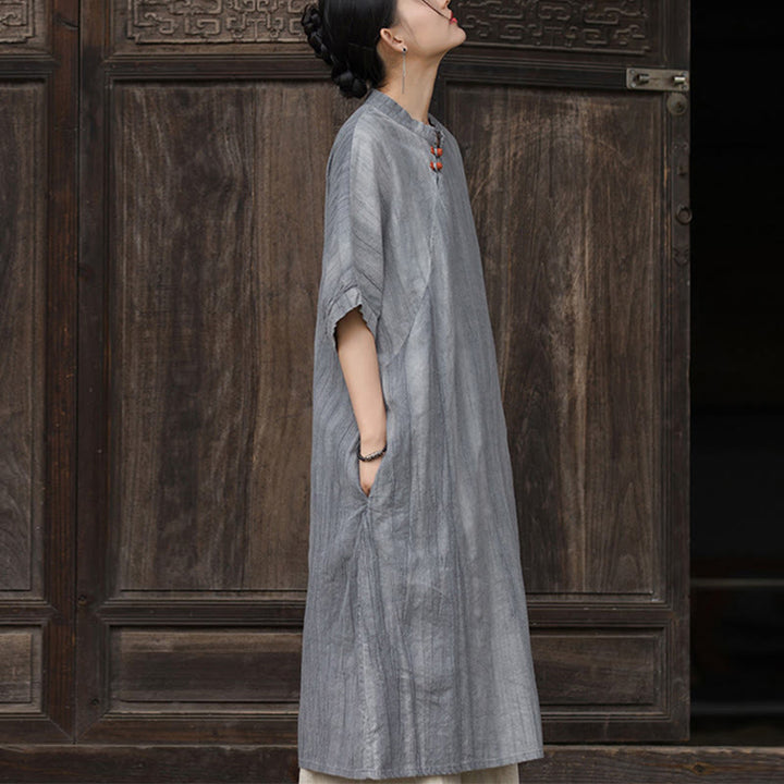 Vestido de mujer de manga corta, por debajo de la rodilla, con bolsillos, de lino ramio teñido con la técnica tie-dye, con estampado de Buddha Stones. - image 15