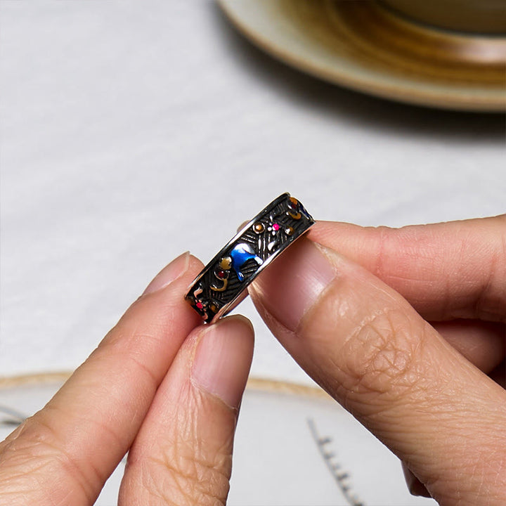 Anillo ajustable de fuerza con elefante tallado colorido de Buddha Stones