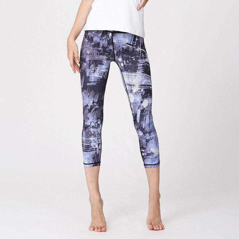 Leggings deportivos cortos de yoga de mujeres con impresión de líneas de flores de cerezo y Buddha Stones - Líneas azules grises - US8-10, UK/AU12-14, EU40-42 (XL) - image 9