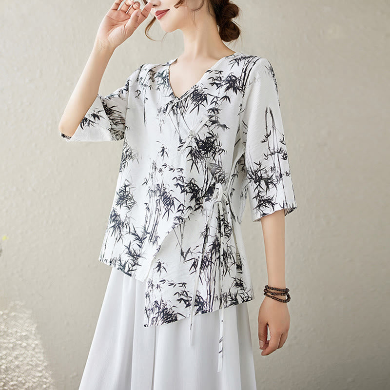 Camisa con botón de rana con estampado de hojas de bambú en tinta Buddha Stones, cuello en V con cordones