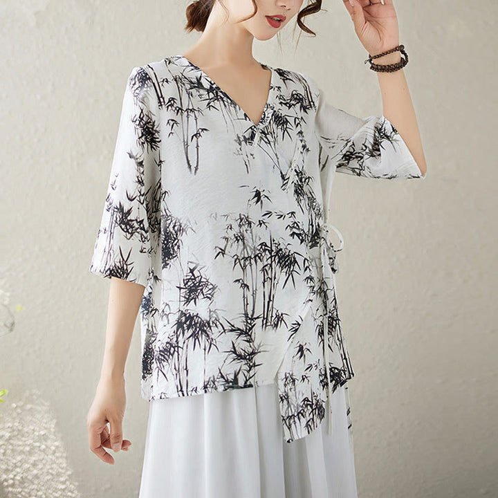 Camisa con botón de rana con estampado de hojas de bambú en tinta Buddha Stones, cuello en V con cordones - image 1