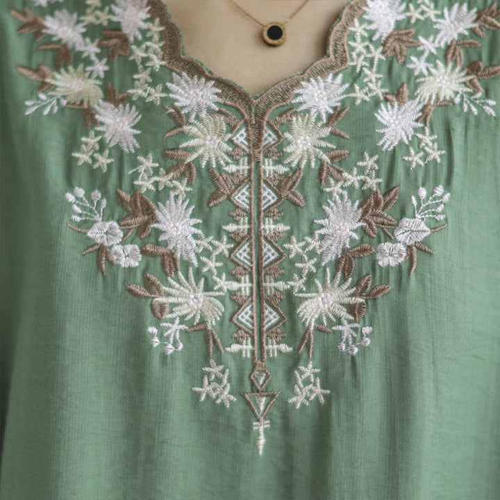 Buddha Stones Camiseta de algodón y lino con bordado floral pequeño, de cuello en V y media manga - image 8