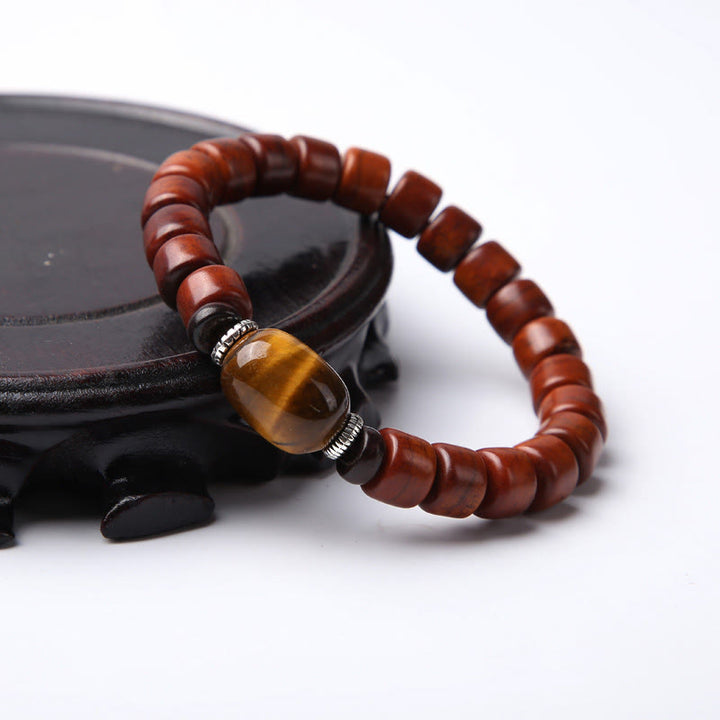 Pulsera de fuerza con Buddha Stones de hueso tibetano, cuentas Dzi de tres ojos, cuerno de oveja y ágata roja