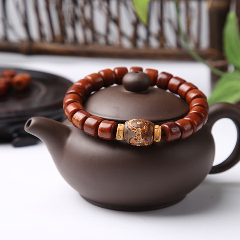 Pulsera de fuerza con Buddha Stones de hueso tibetano, cuentas Dzi de tres ojos, cuerno de oveja y ágata roja