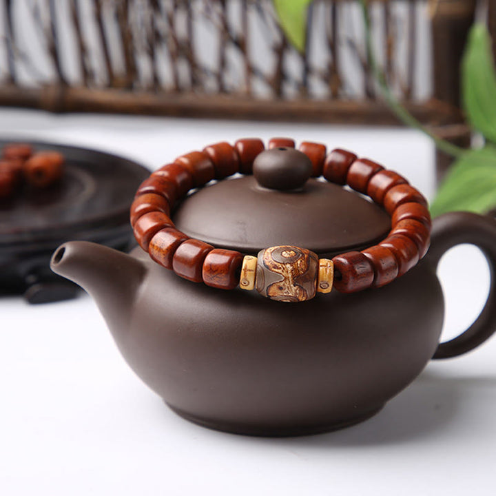 Pulsera de fuerza con Buddha Stones de hueso tibetano, cuentas Dzi de tres ojos, cuerno de oveja y ágata roja