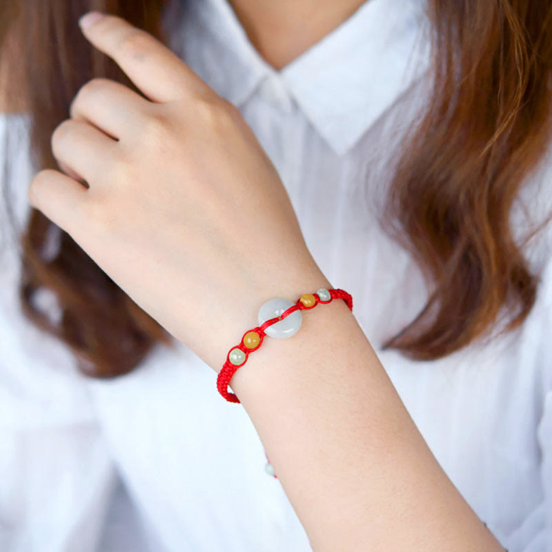 Pulsera de cuerda roja de la suerte con jade y broche de paz de Buddha Stones