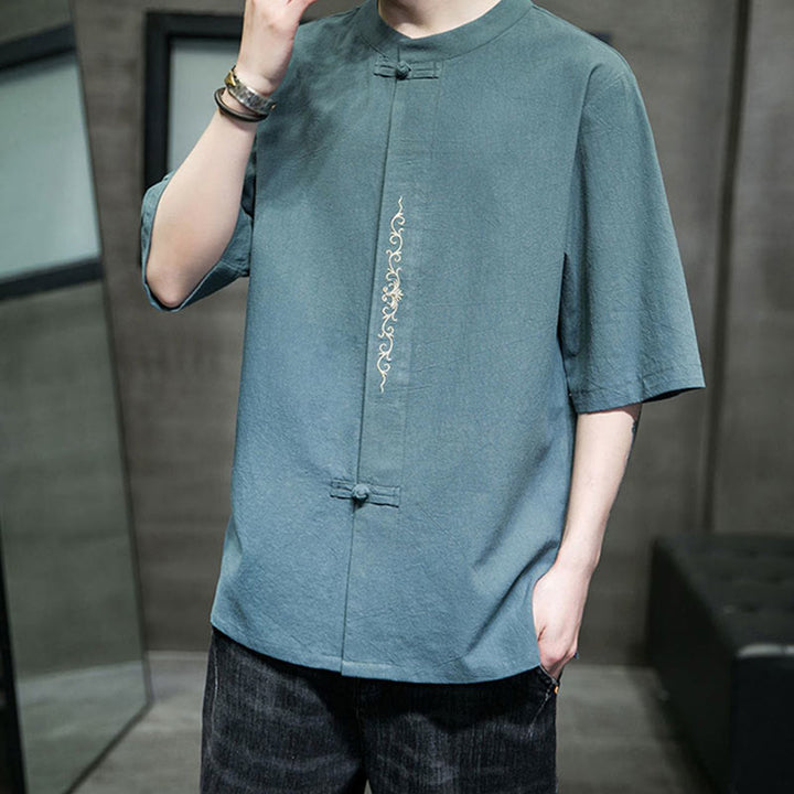 Camisa de algodón para hombre con media manga, bordado y botón de rana en color liso de Buddha Stones - image 3