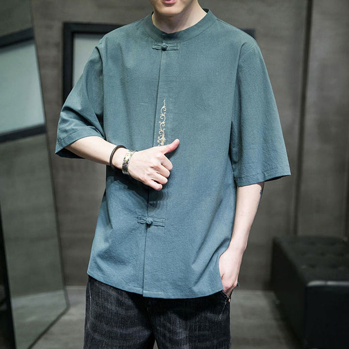 Camisa de algodón para hombre con media manga, bordado y botón de rana en color liso de Buddha Stones - image 7