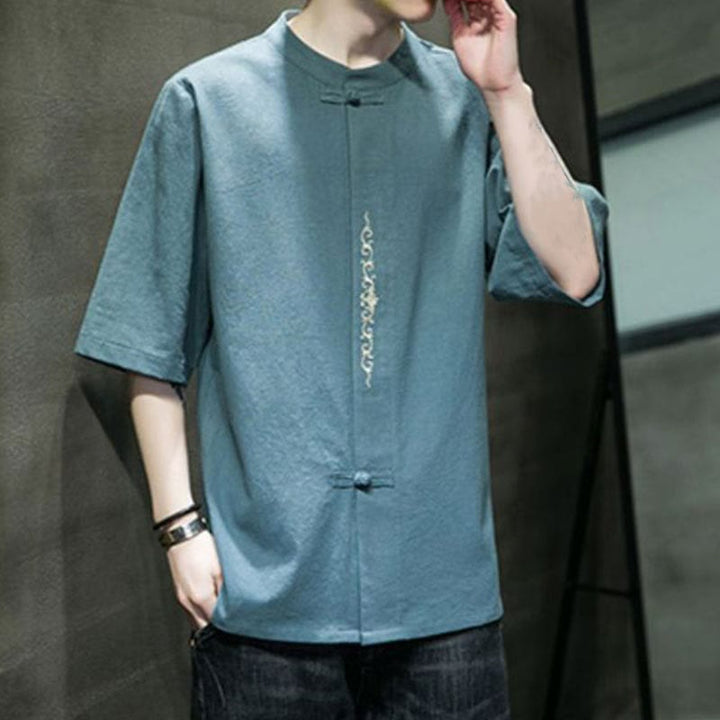 Camisa de algodón para hombre con media manga, bordado y botón de rana en color liso de Buddha Stones - image 1