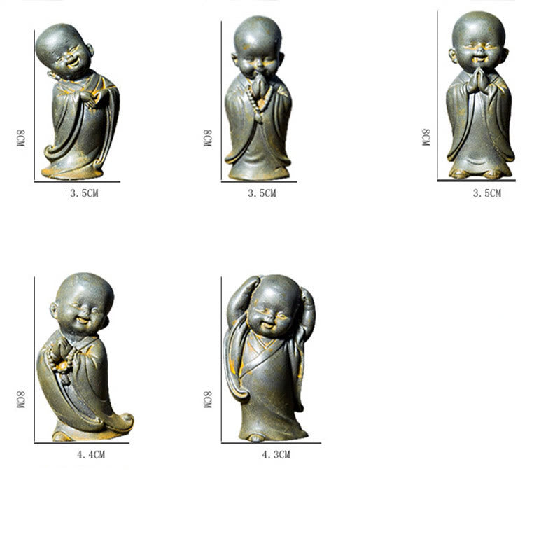 Estatua de resina fundida oxidada con polvo de hierro de un pequeño monje meditando Buddha Stones para decoración de escritorio - image 19