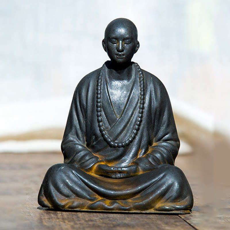 Estatua de Resina Fundida de Monje Orando Meditando en Polvo de Hierro con Óxido para Decoración del Hogar de Buddha Stones