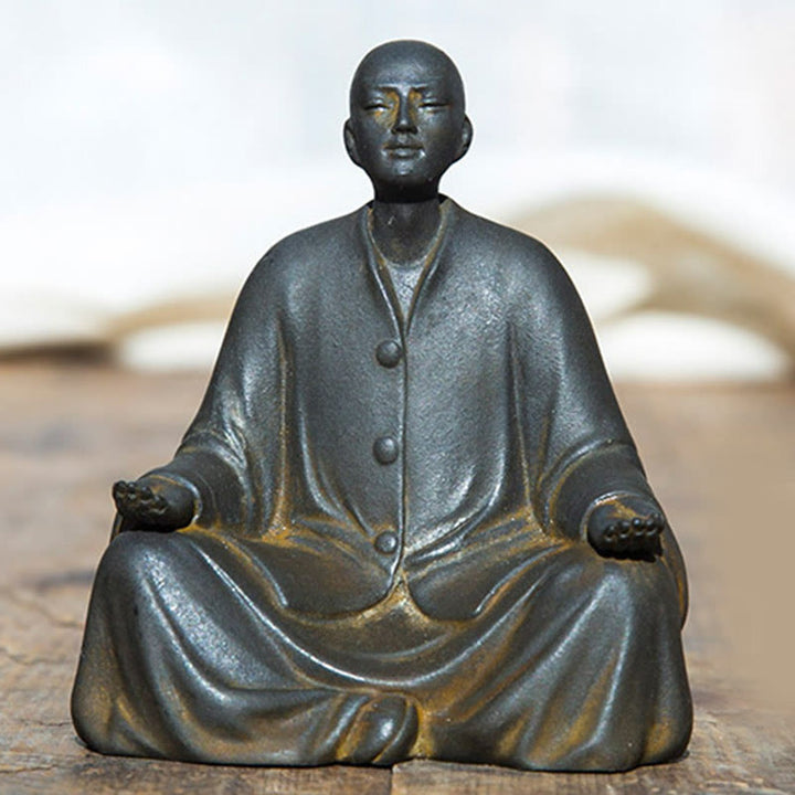 Estatua de Resina Fundida de Monje Orando Meditando en Polvo de Hierro con Óxido para Decoración del Hogar de Buddha Stones